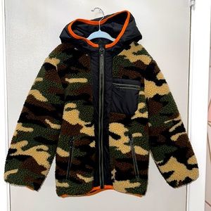 Primark Boys Like New Green Camo Fleece Zip Up Hoodie Sweatshirt Jacket 5-6